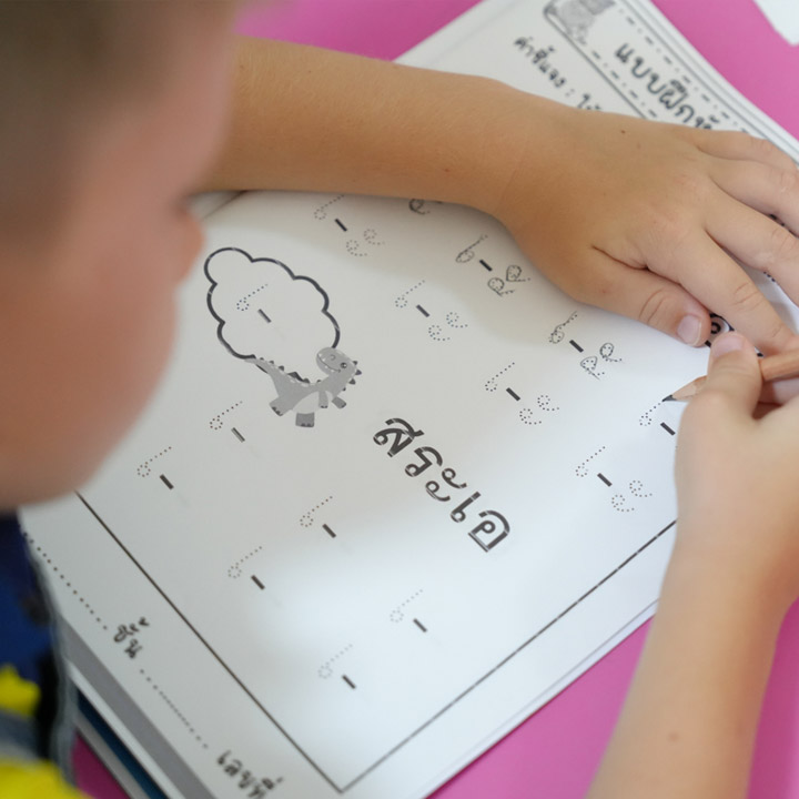 K2 students learning thai language